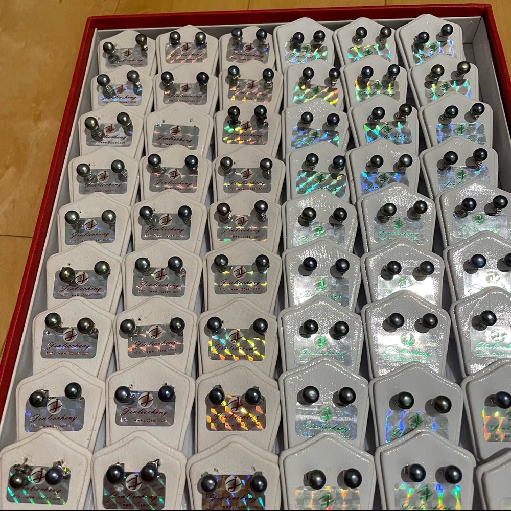 6.5mm black freshwater pearl studs